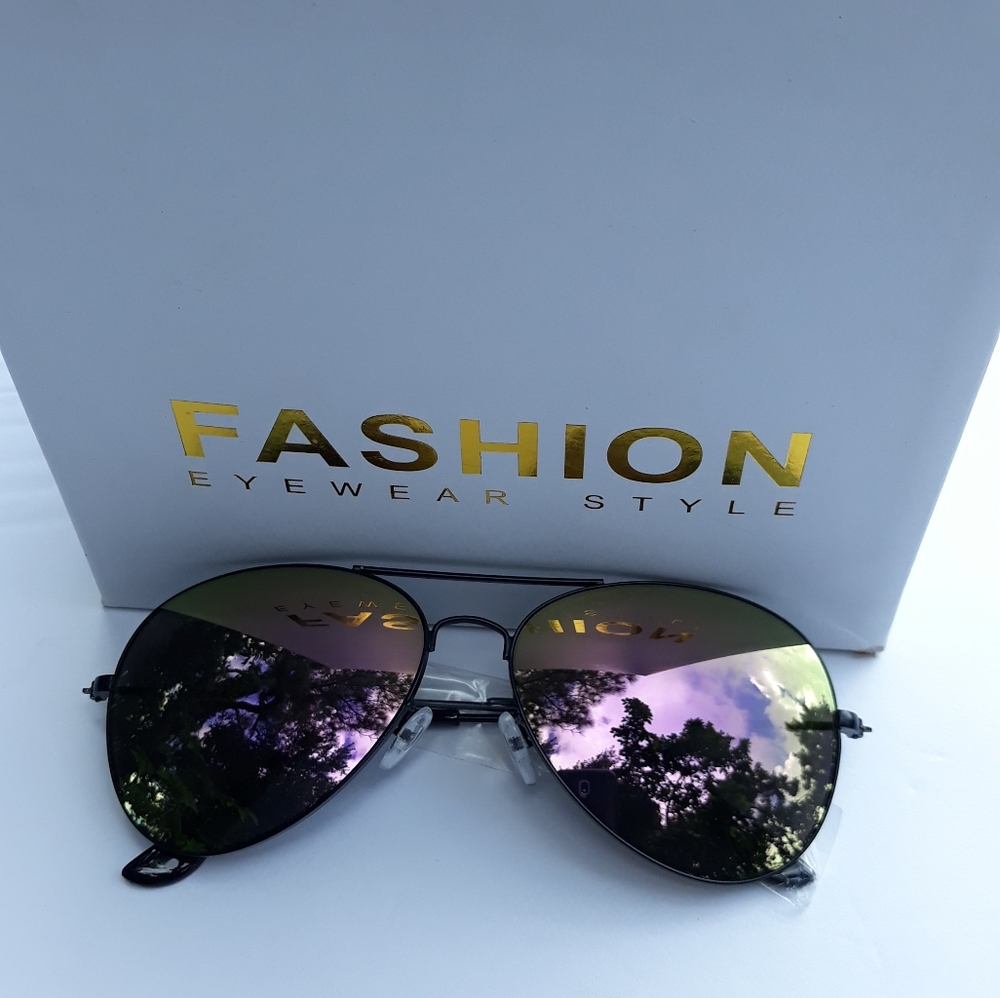 Sunglasses trending mirror Avatiors NWOT